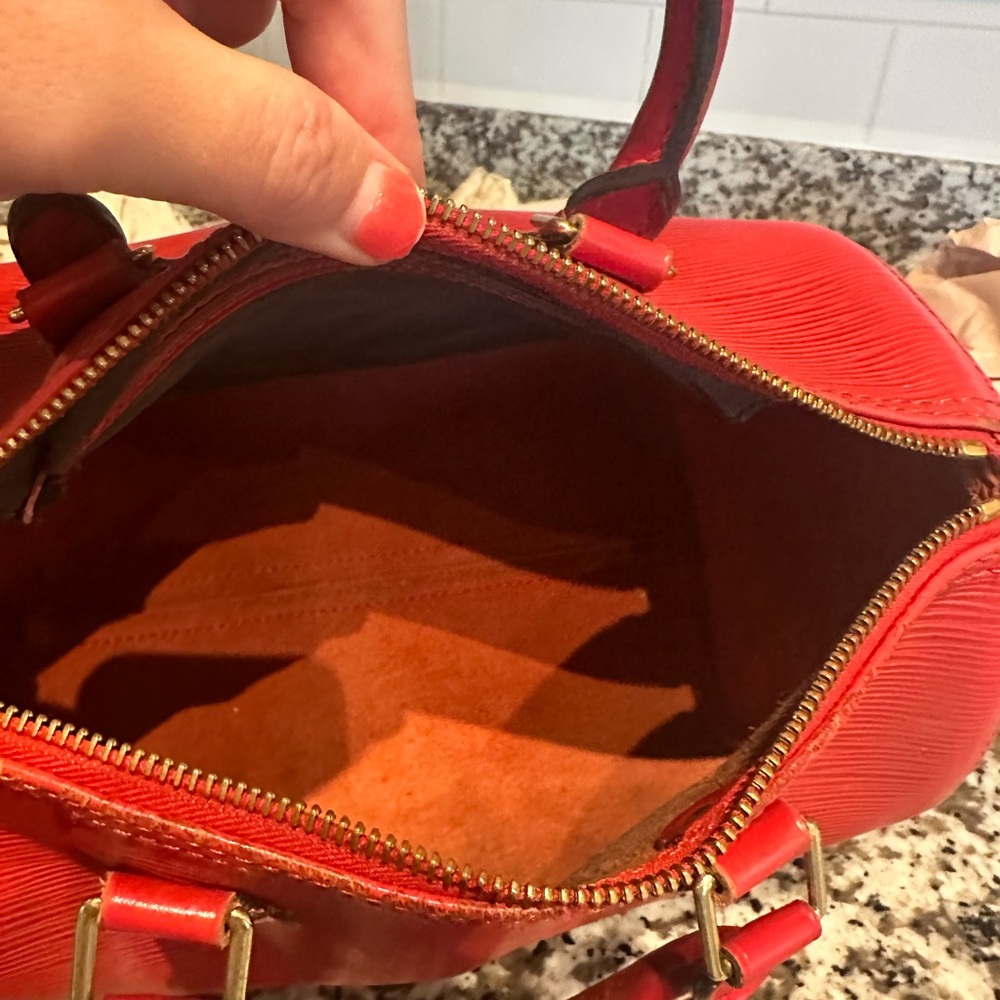 Louis Vuitton Epi Speedy 25 in Castilian Red. - Picture 9 of 16